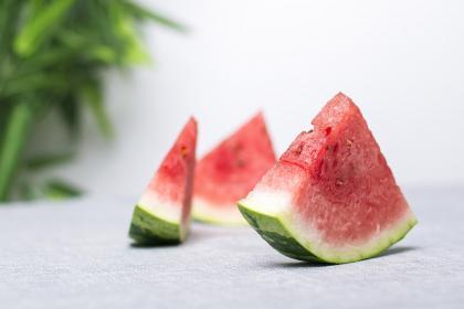 做梦梦到吃瓜,瓜果飘香，揭秘梦中美食之旅